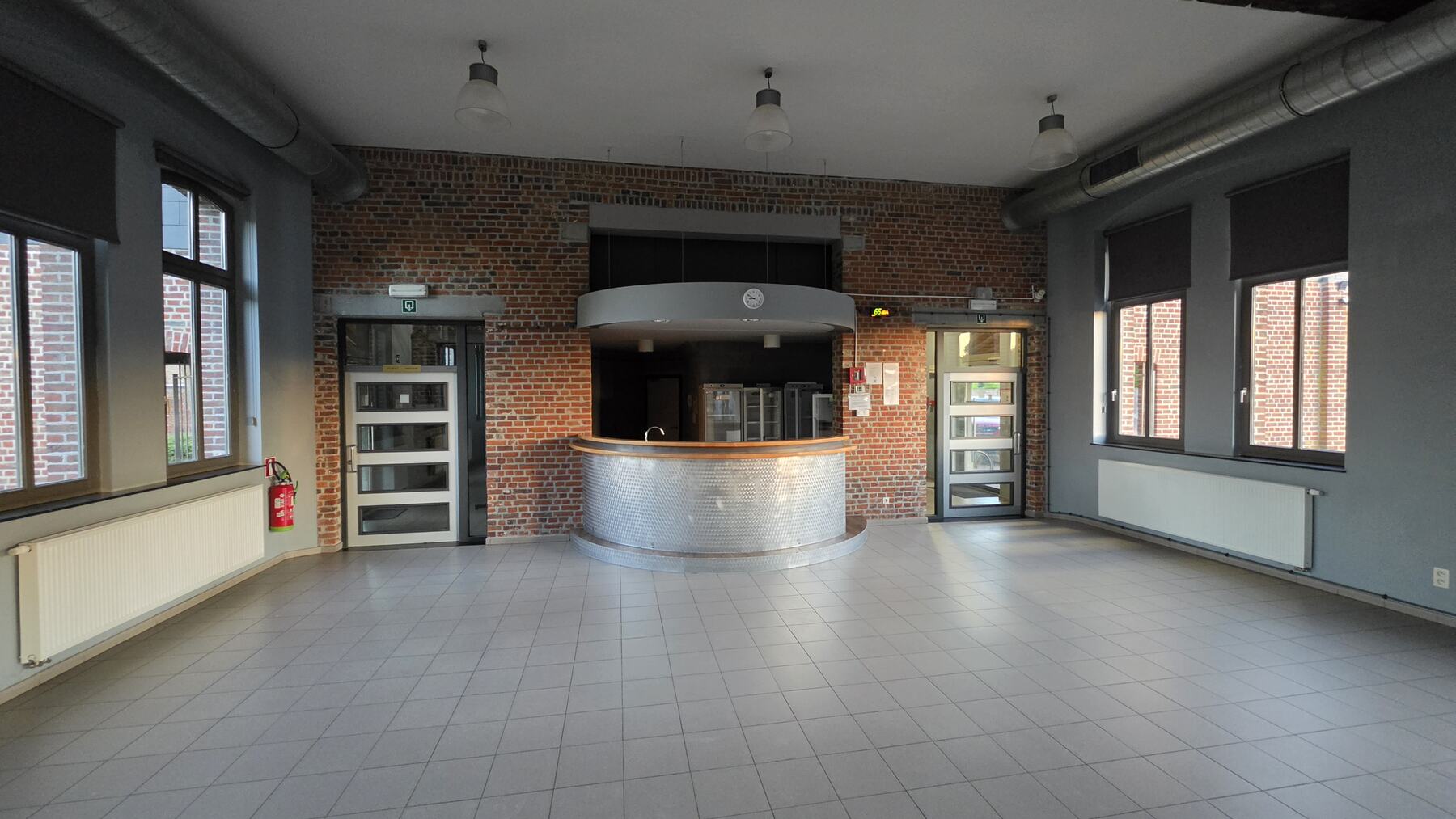 Lege feestzaal met de bar