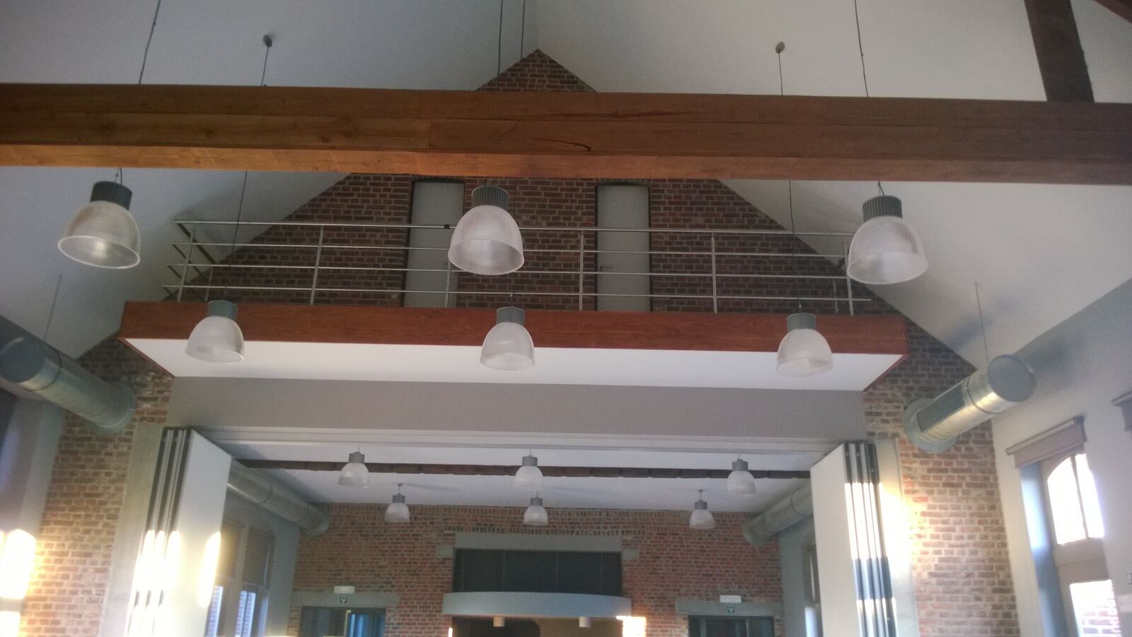 Zaal met trap naar de bovenverdieping